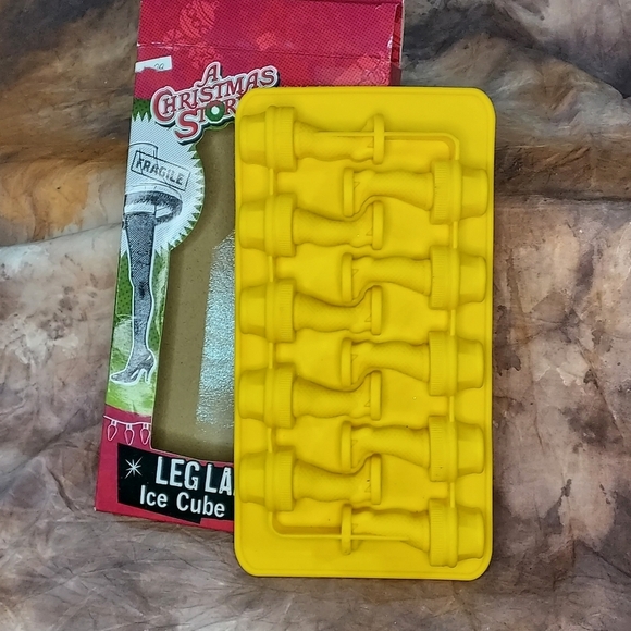 A Christmas Story movie Leg Lamp shaped Ice Cube silicone mold/tray - Picture 5 of 7